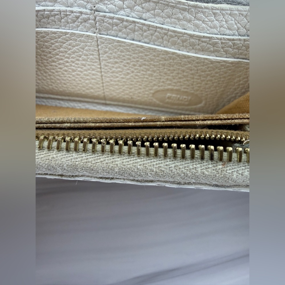 Fendi Selleria White Pebbled Leather Zip Around Wallet | Fendi Roma | Full Set - Picture 8 of 11